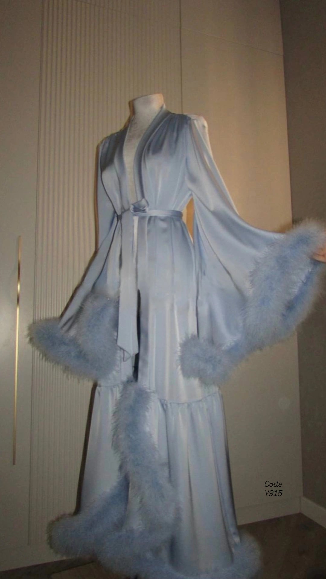 Fathar Robe Feather Satin Robe – Velora