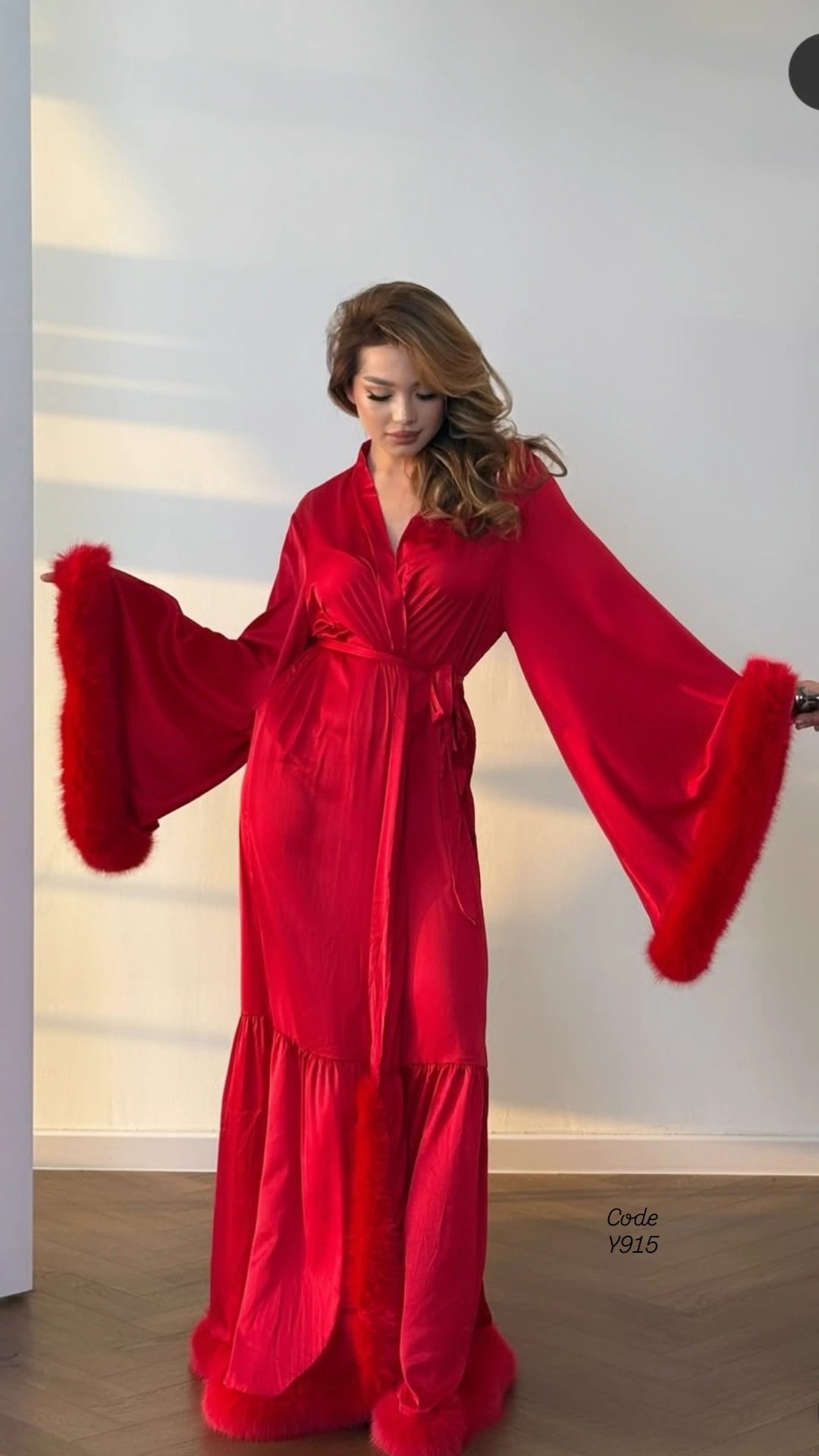Fathar Robe Feather Satin Robe – Velora